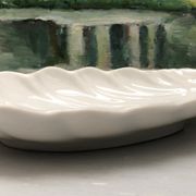 Empty pocket in fine antique porcelain, shell-shaped