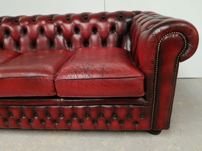 Three-seater red leather chesterfield sofa