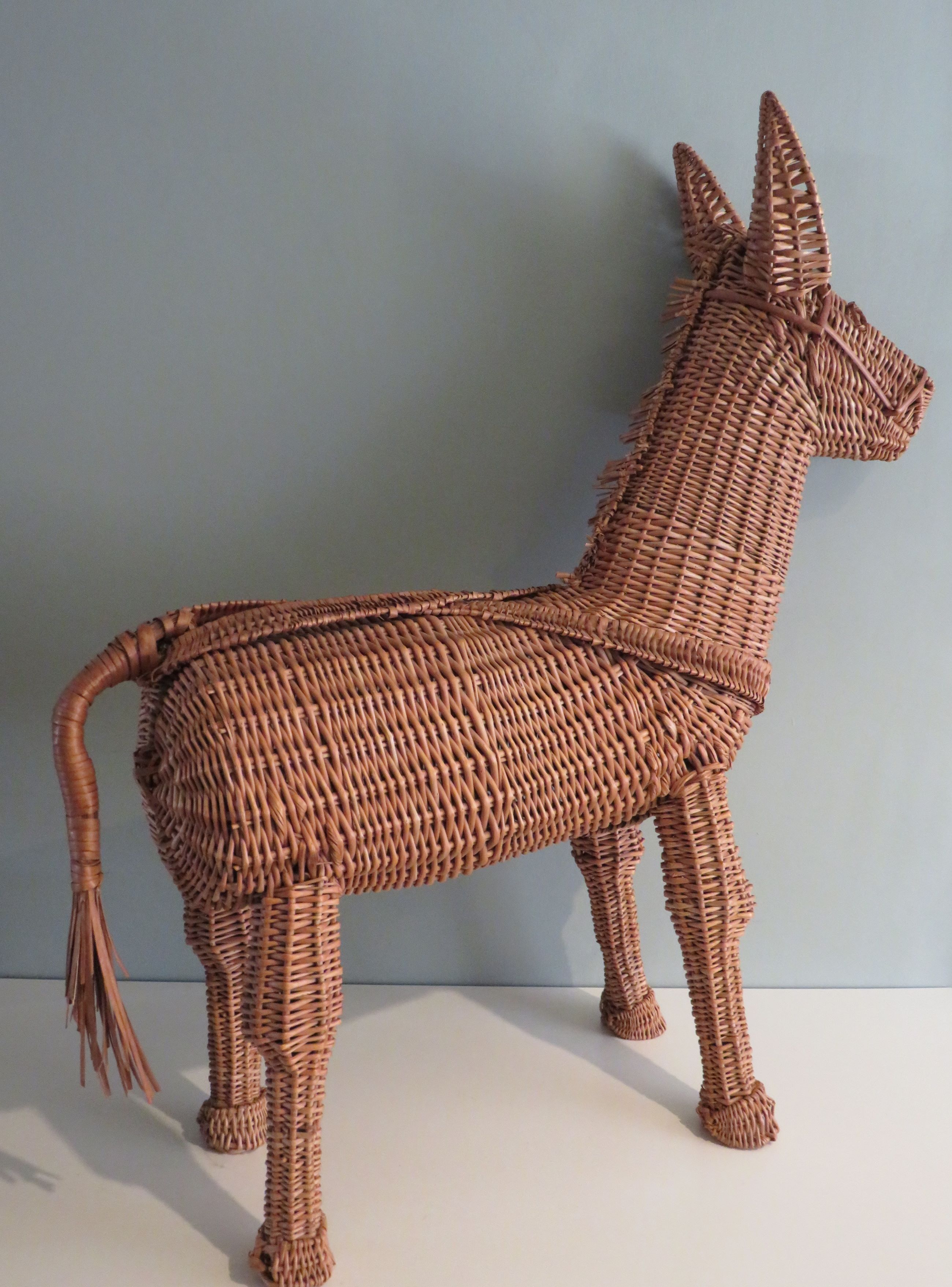 Large vintage reed easel