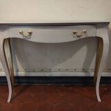 Classic curved style console