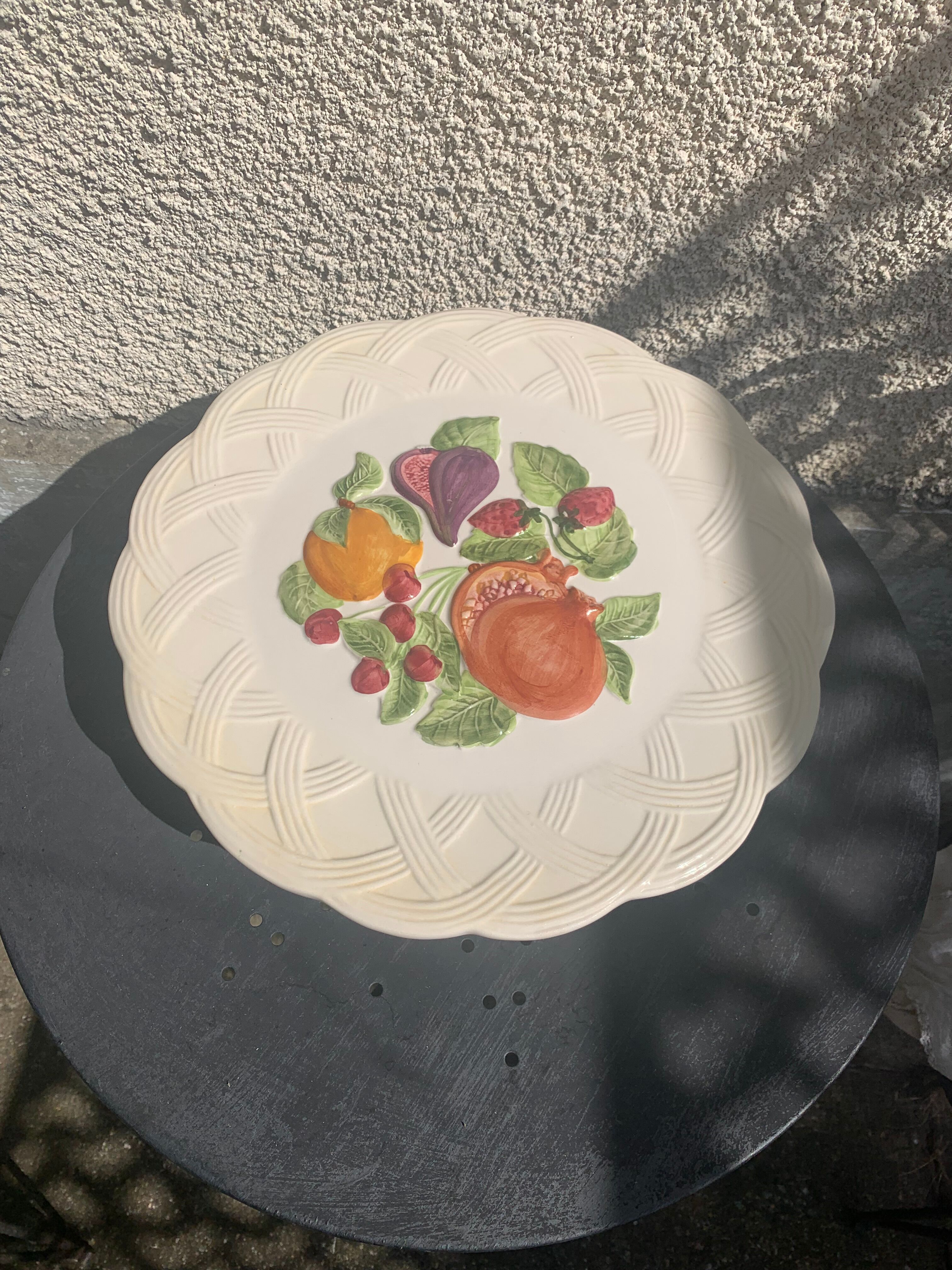 Cake dish in ceramic