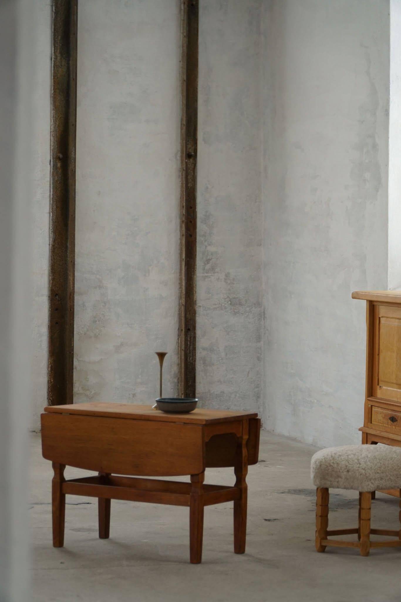Modern Danish folding side table in solid oak, mid-20th century.