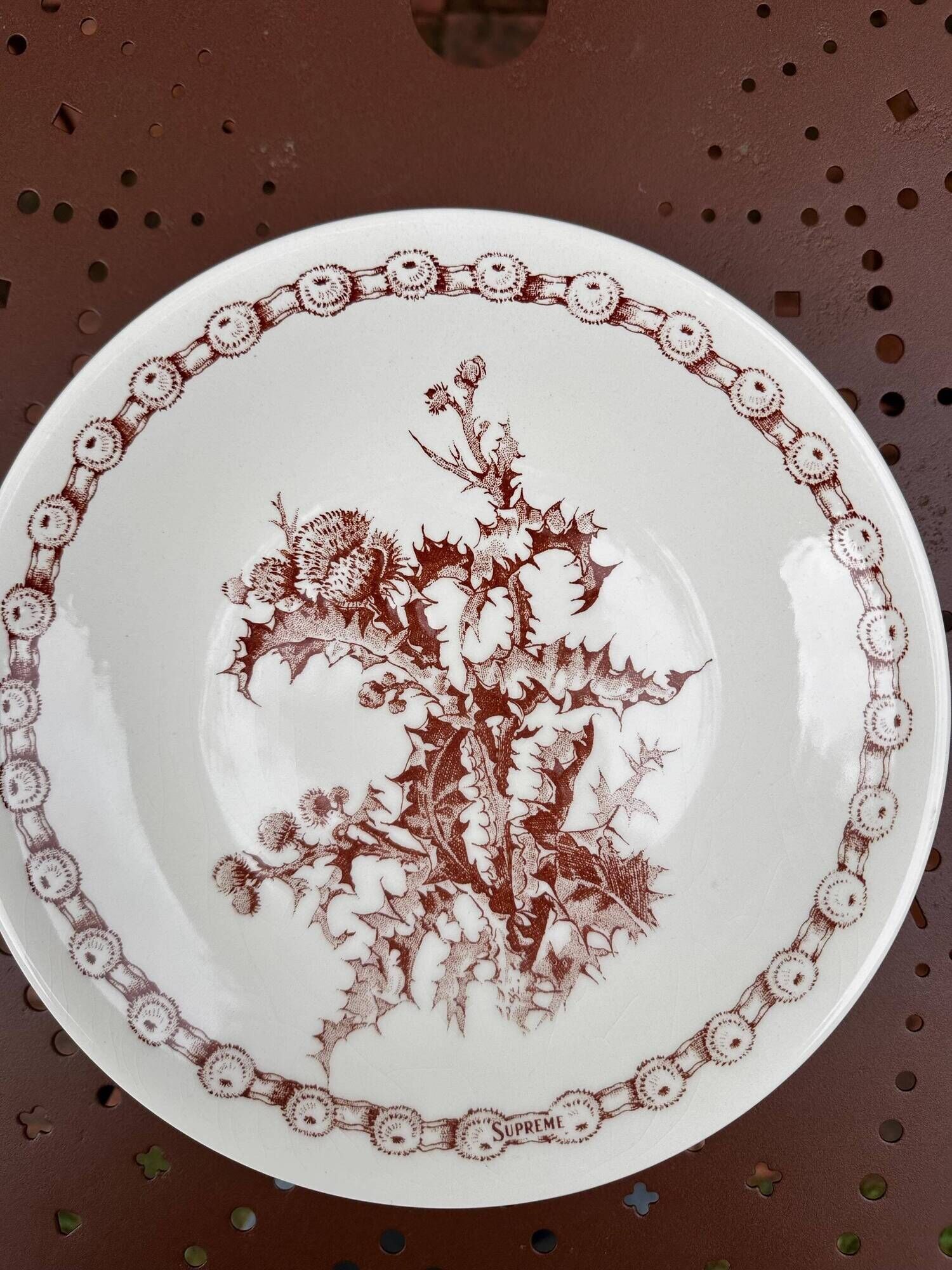 Gien earthenware plates with thistle decoration, set of 6.