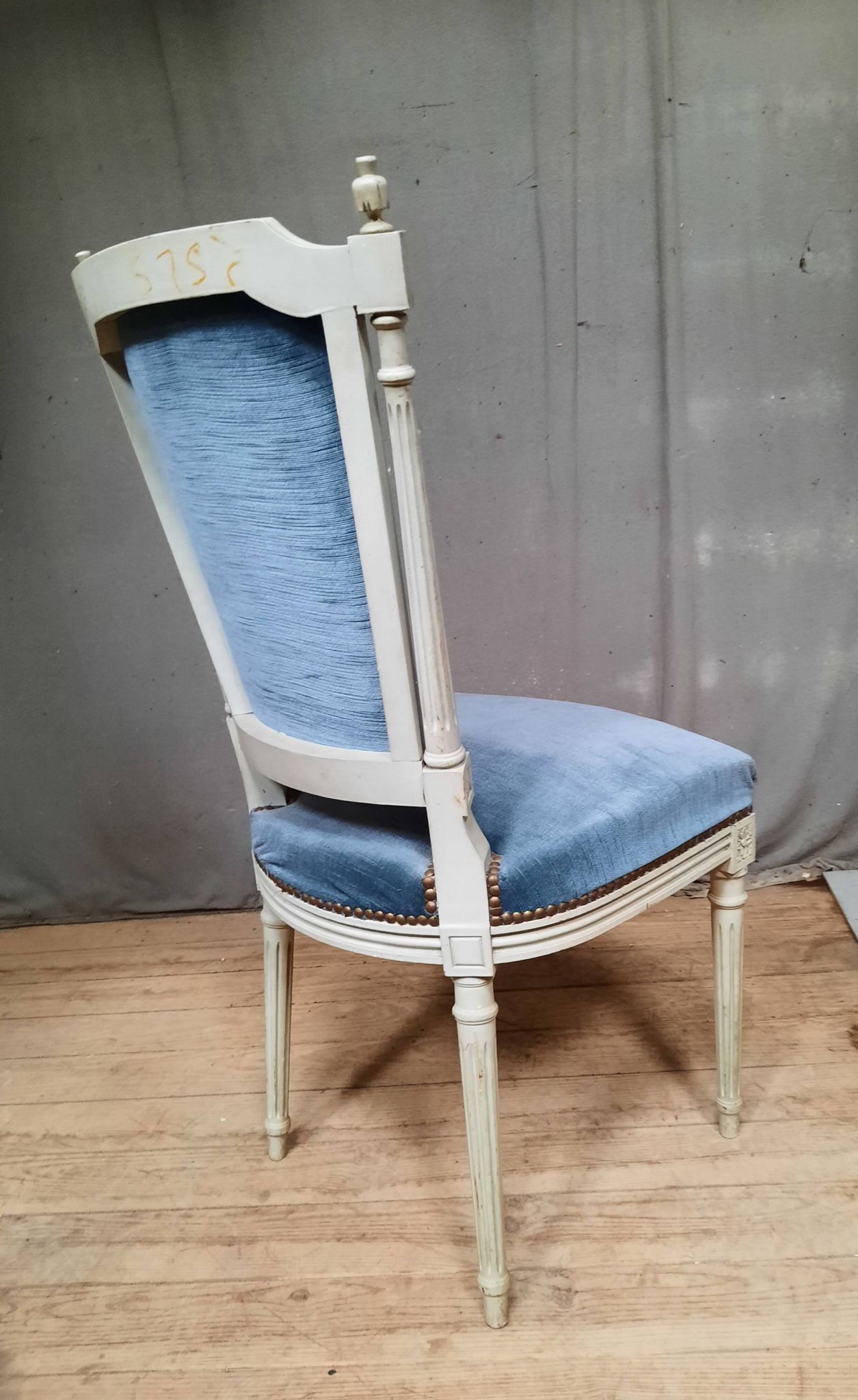 Chaise  tapissée style Louis XVI