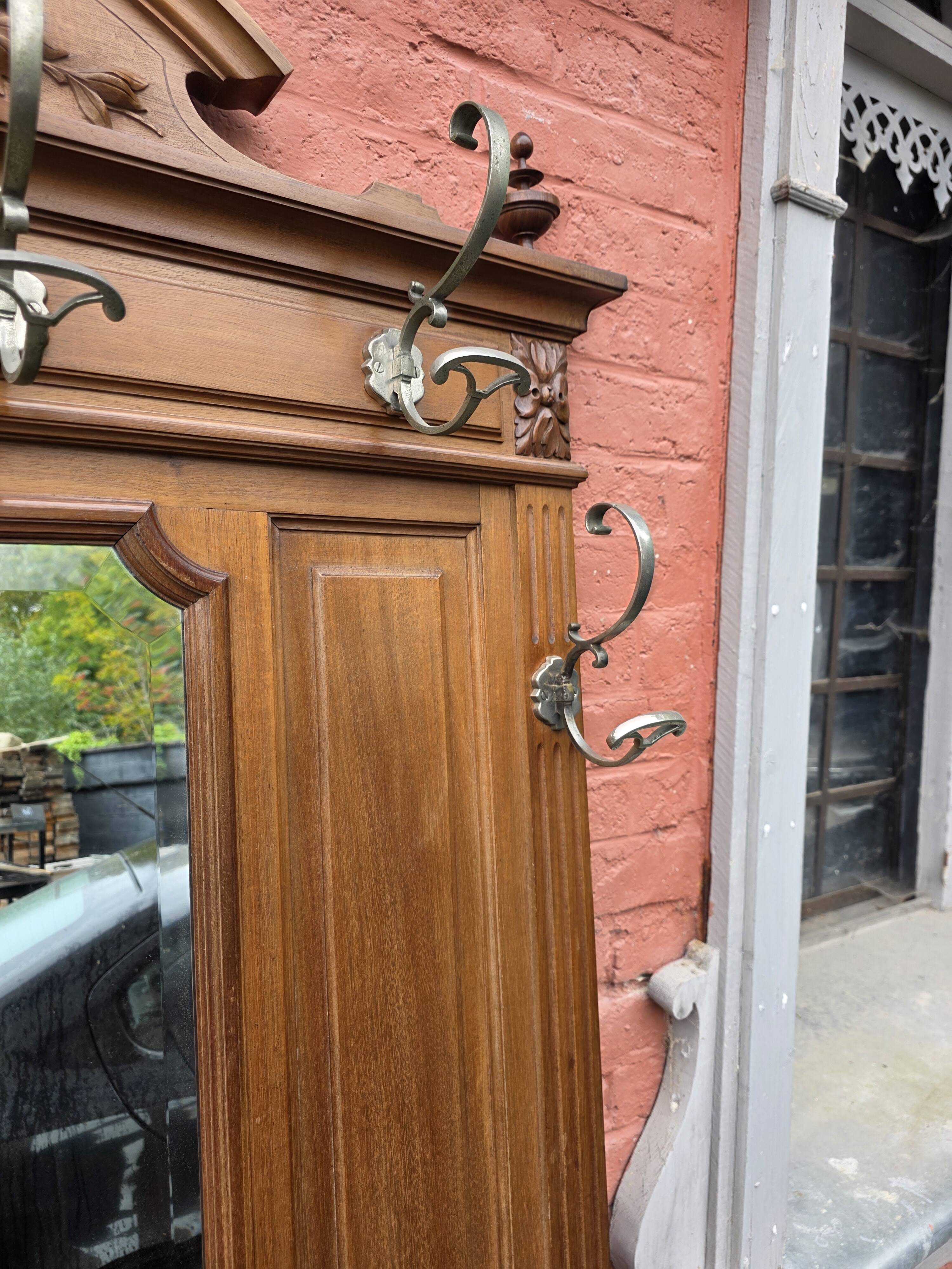 Vestiaire porte manteau en noyer fin XIXe