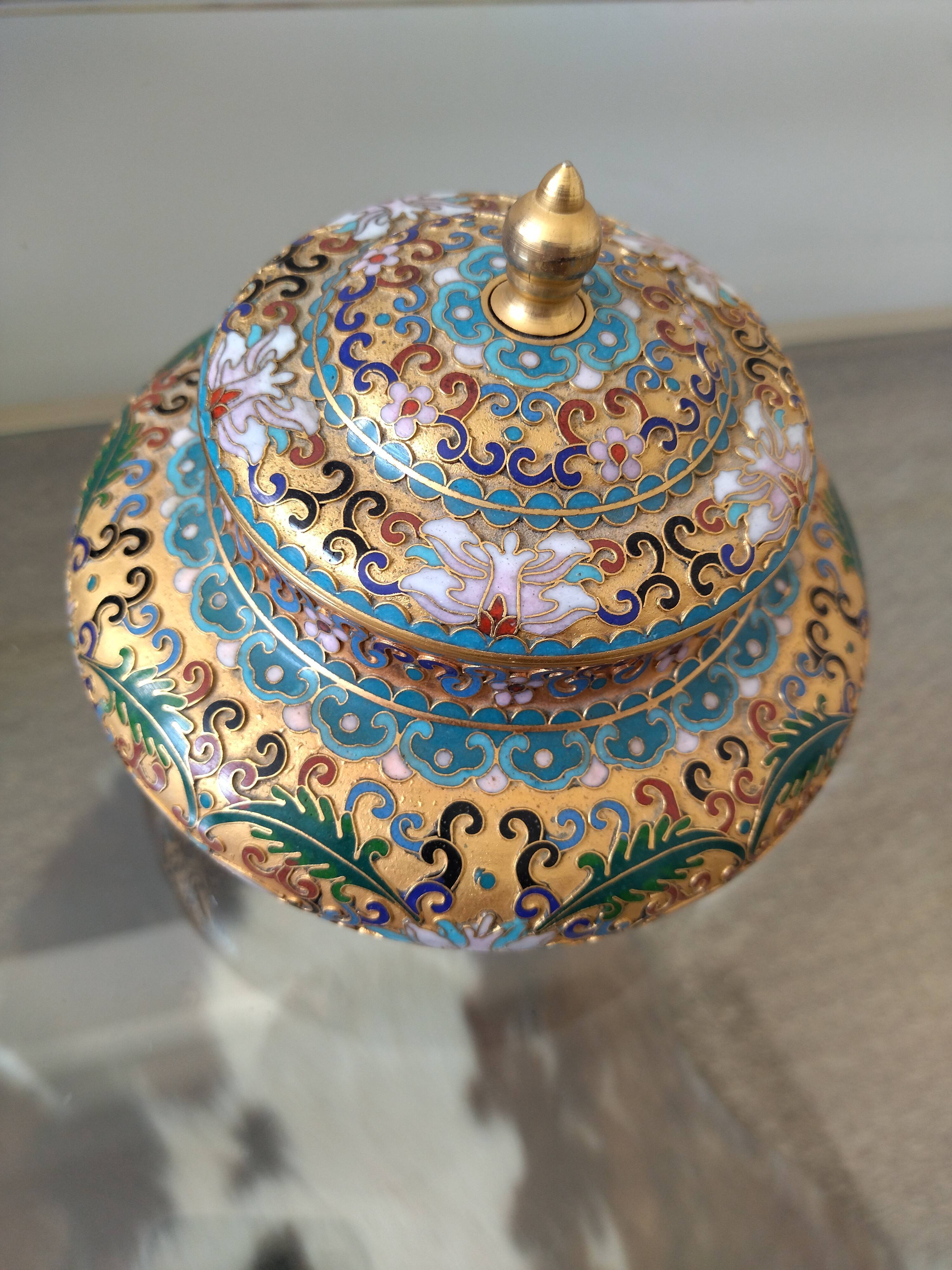 Box in partitioned enamels China