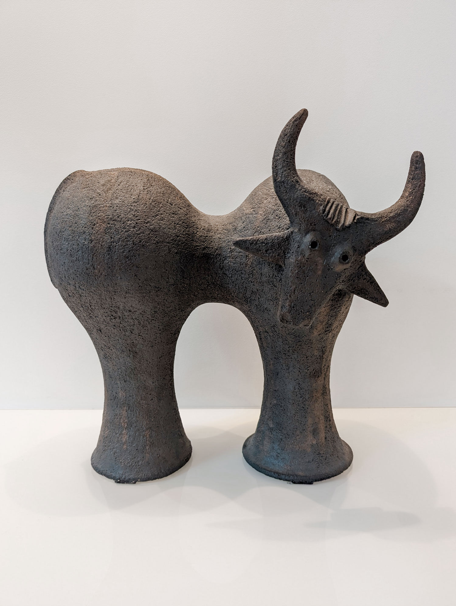 Large sandstone bull, by Dominique Pouchain, 2025