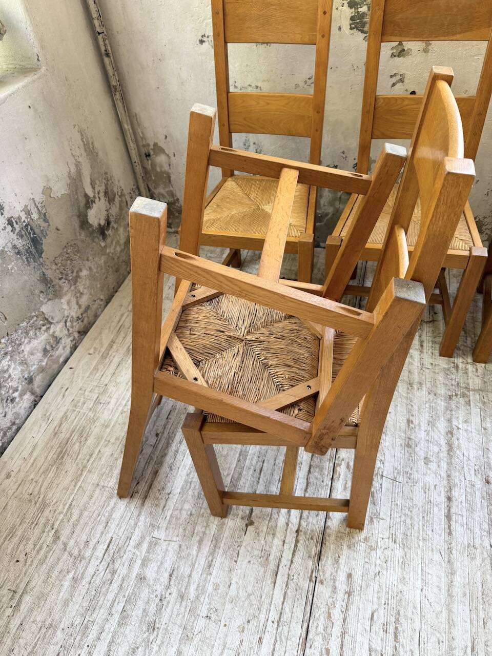 Set of 8 blond oak chairs with straw seats