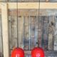Paire de suspension boule rouge en métal années 70.