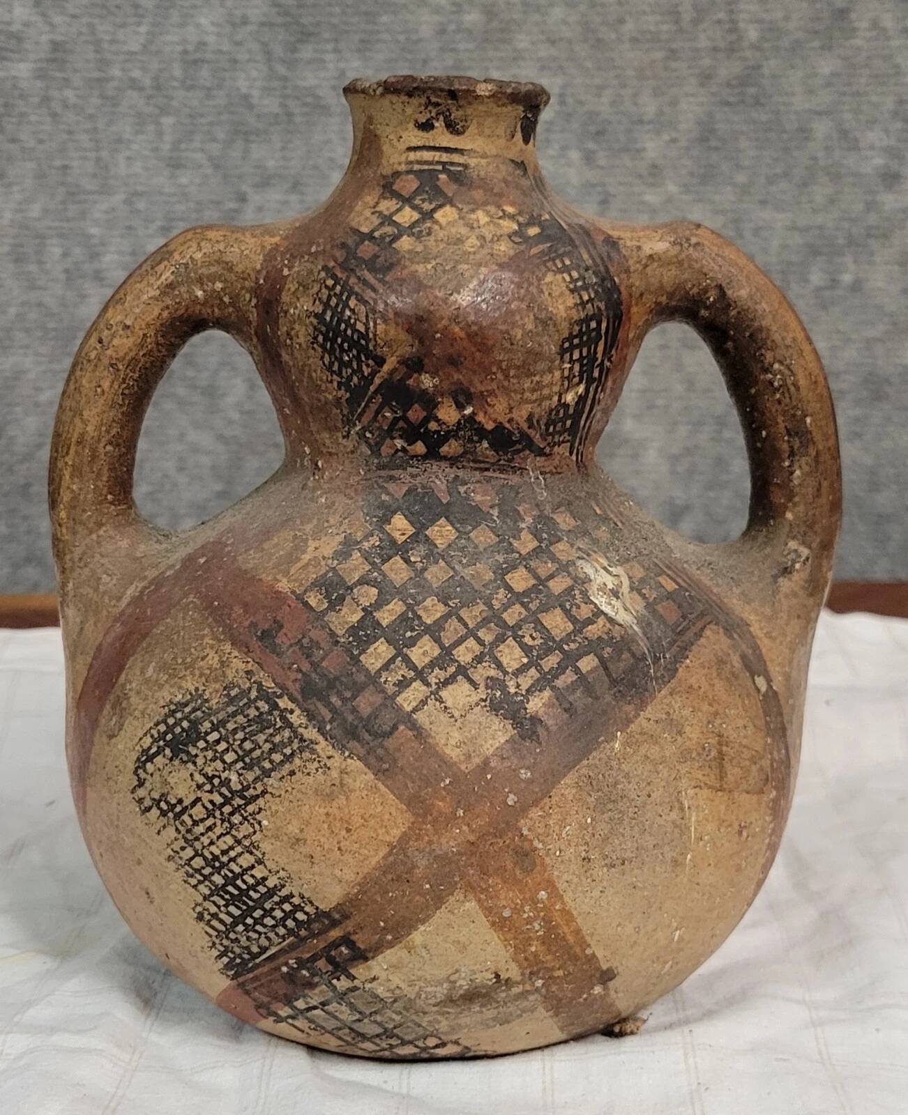 Traditional Kabyle/Berber terracotta pottery decorated with patterns