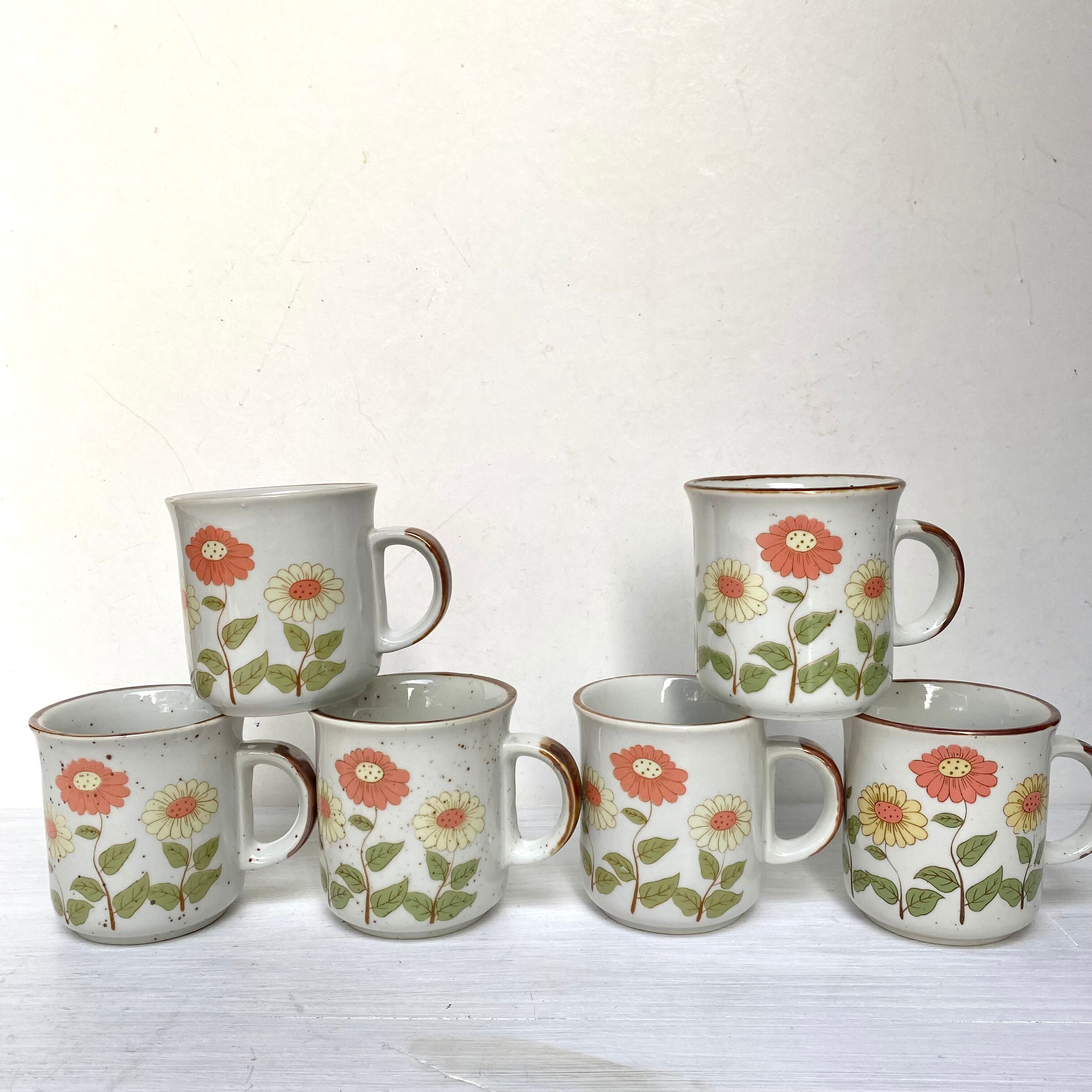 5 mugs vintage