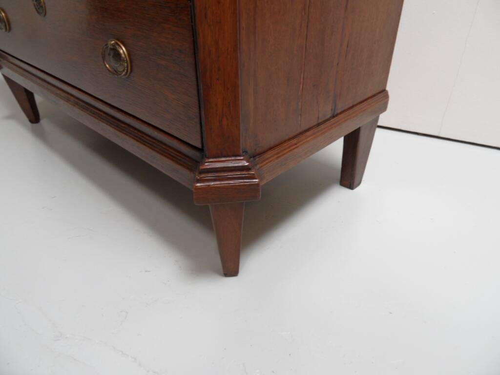 Antique oak chest of drawers