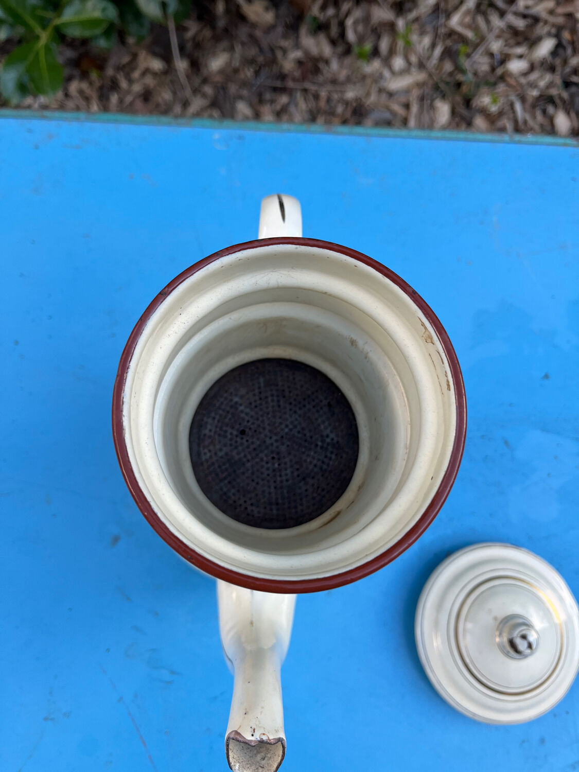 Enamelled coffee maker