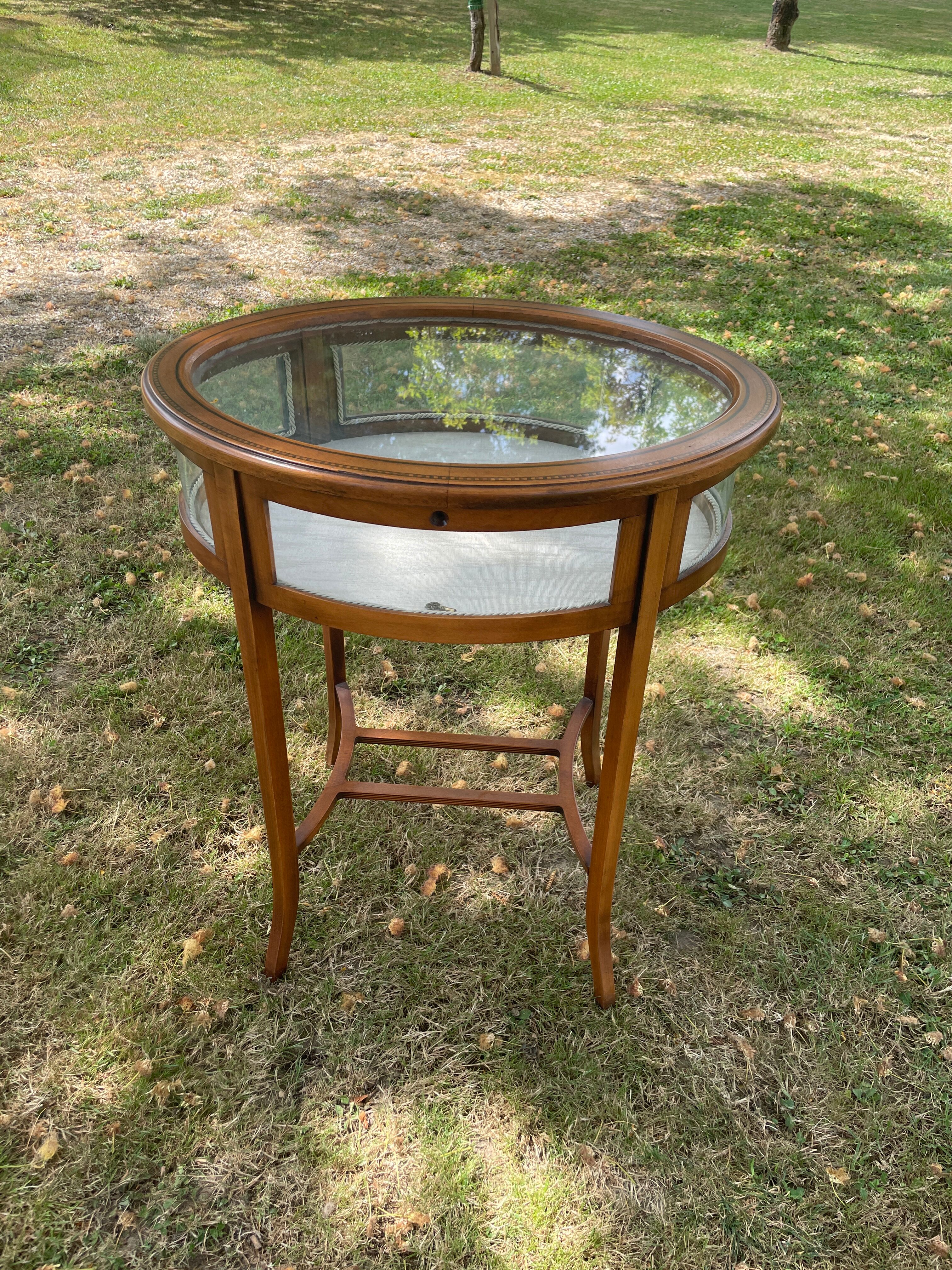 Vitrine sur pied vintage