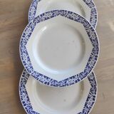 Set of 3 iron earth flat plates Faïencerie Niderviller. Blue and white “Art Deco” decor.
