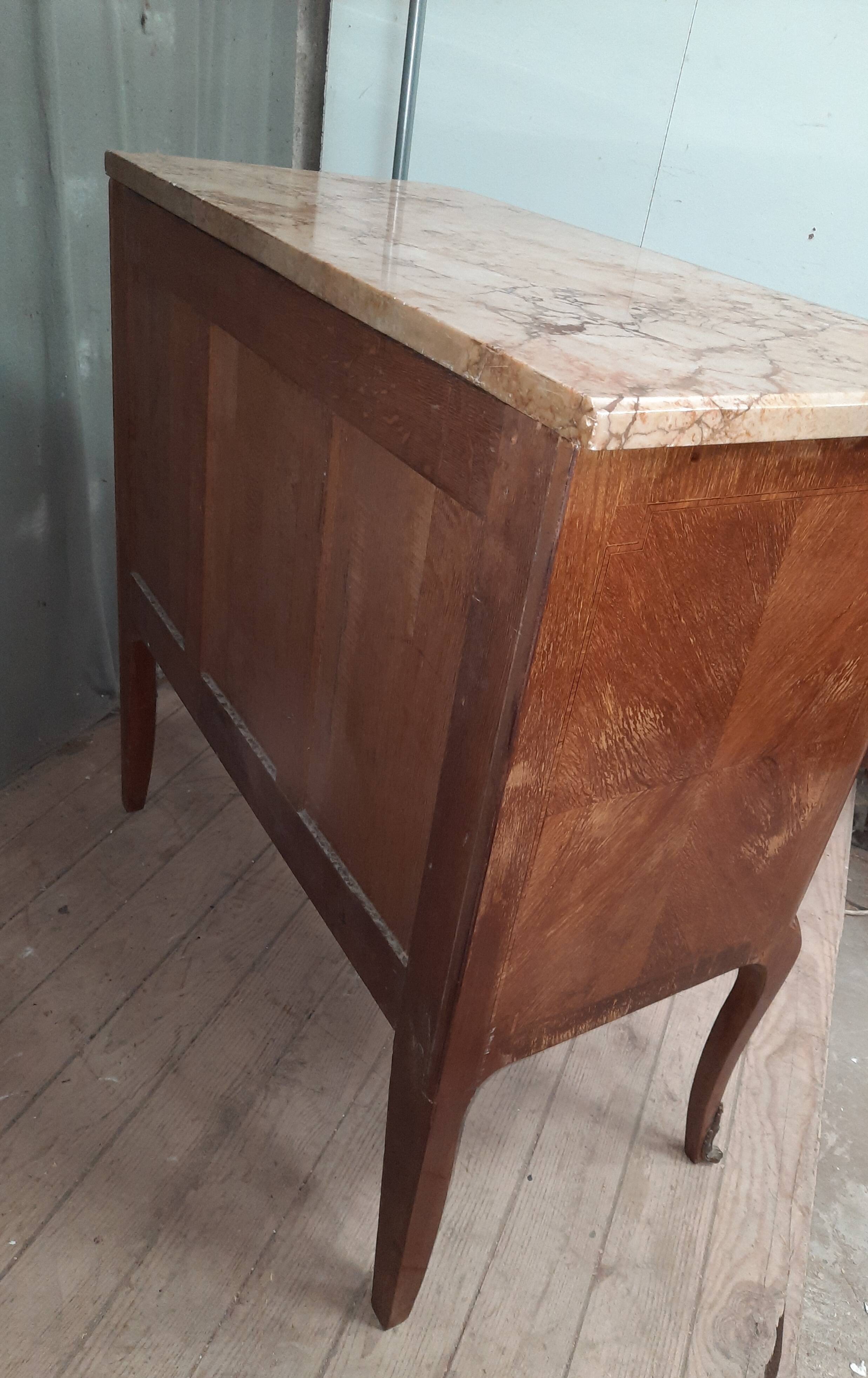 Commode de style transition en marquetterie
