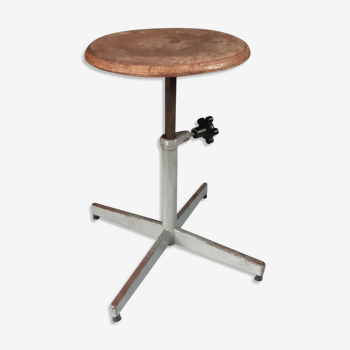 Height-adjustable workshop stool