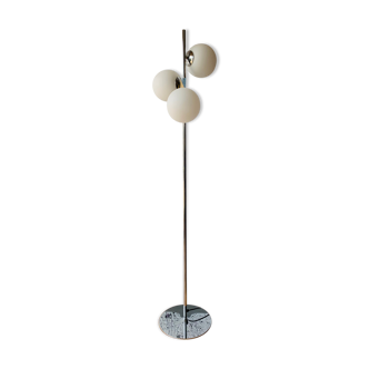 Triple lamppost