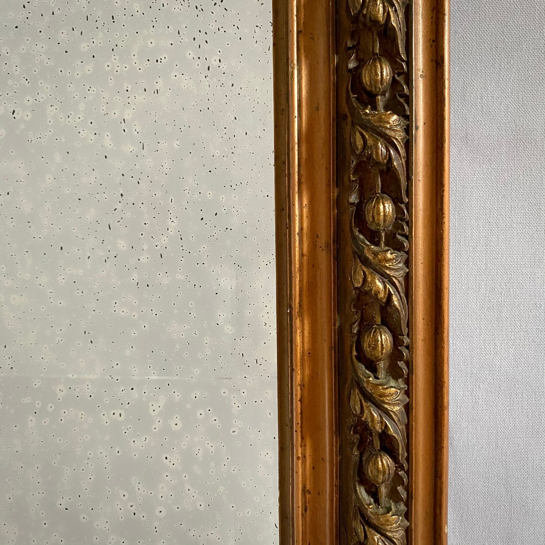 Mirror Napoleon III, gilded with pediment - 105x67cm