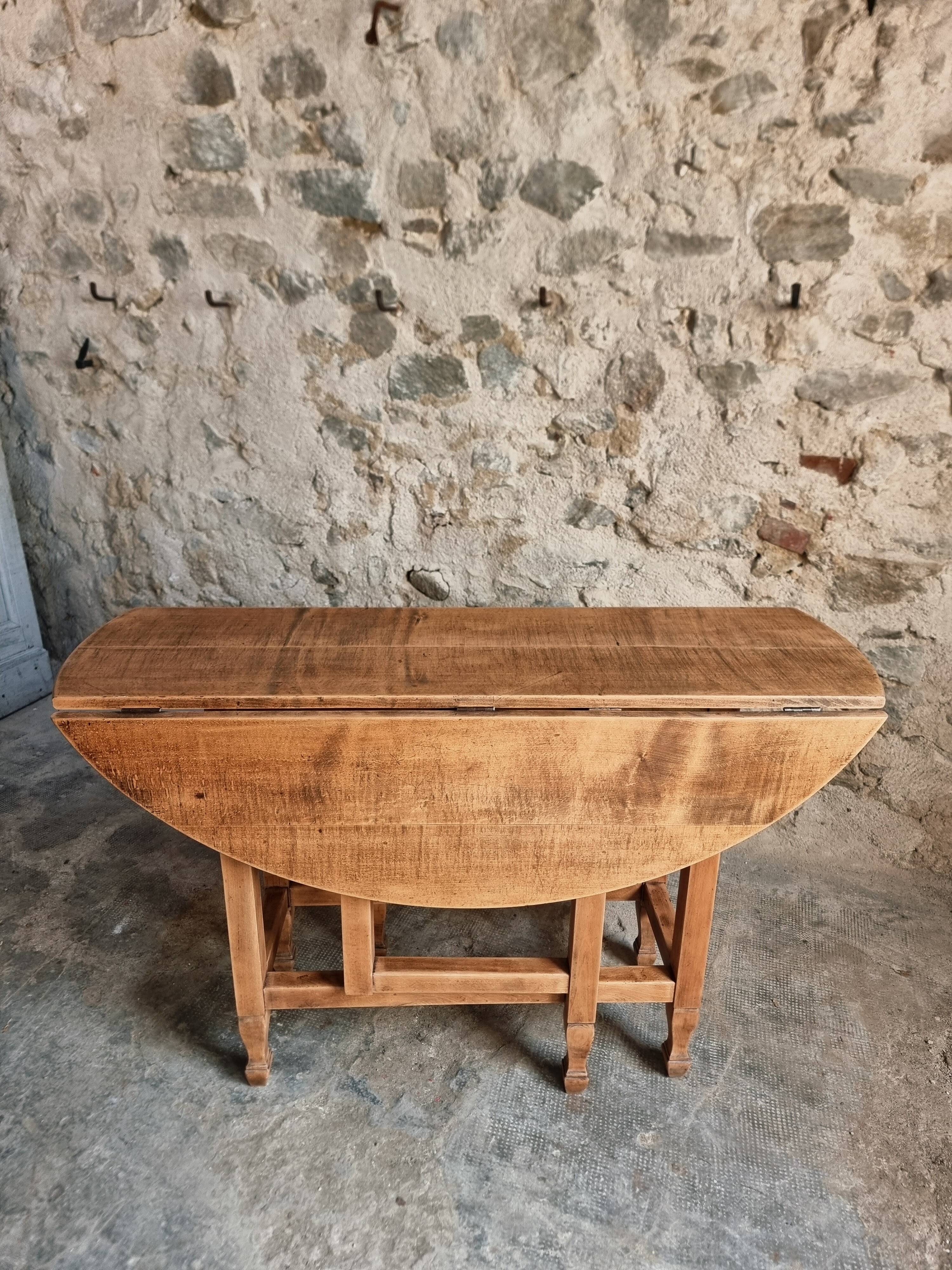 Vintage French drop-leaf table – Oval dining table, circa 1930–1950