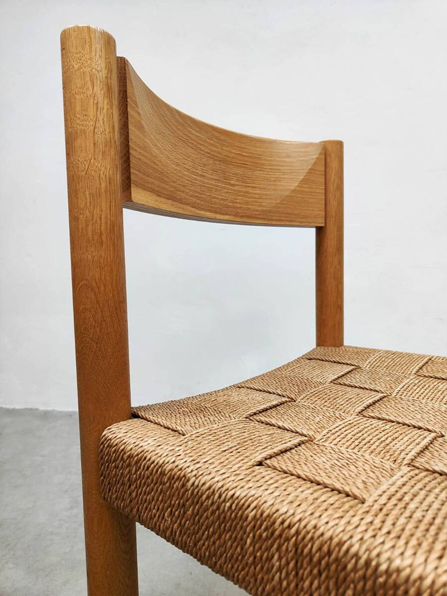 8 chaises vintage en corde et chêne