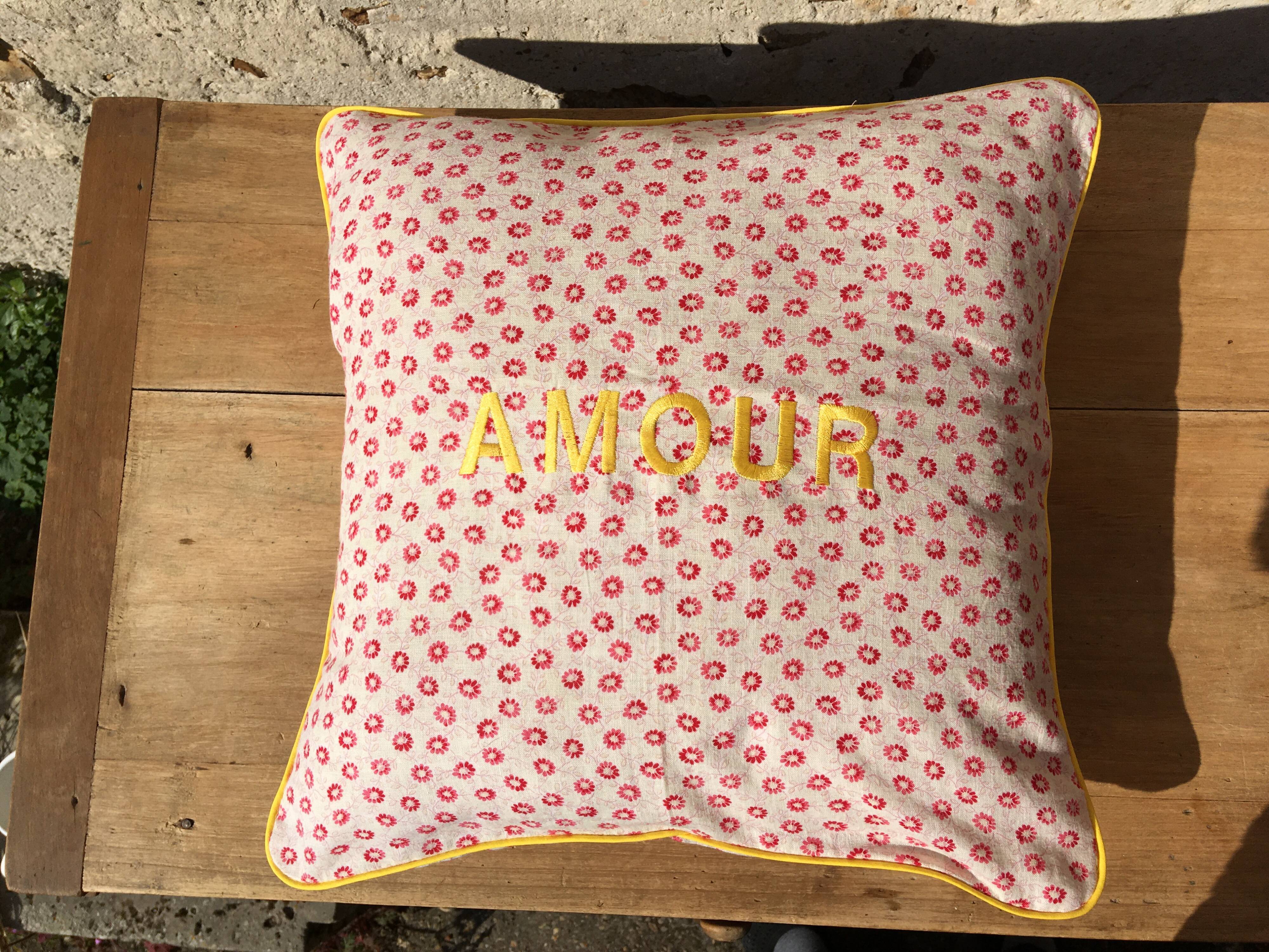 Housse de coussin en tissu vintage brodé