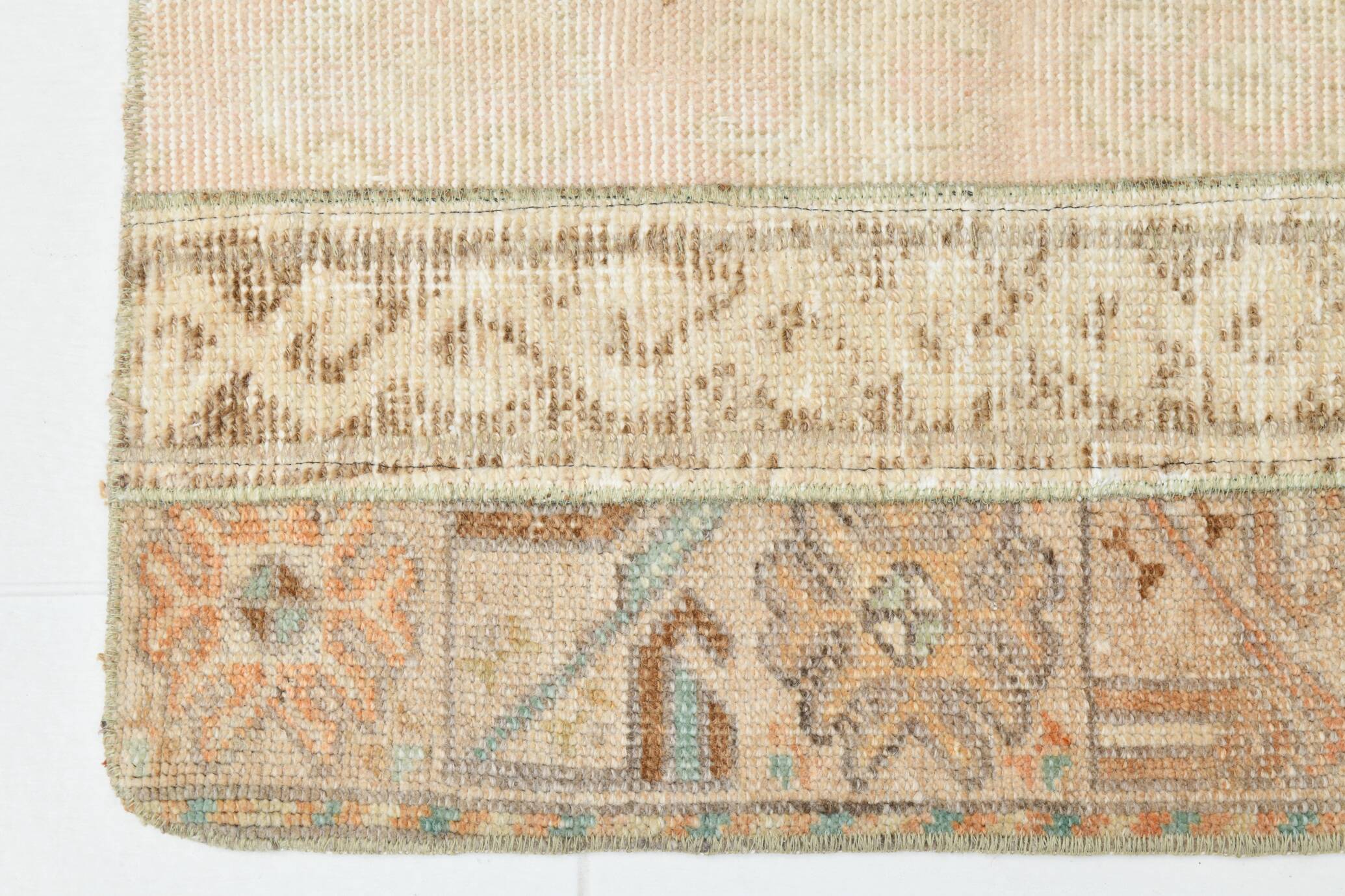 2x3 Rug For Accent Soft Beige Vintage Rug, 57x105Cm SK 22575