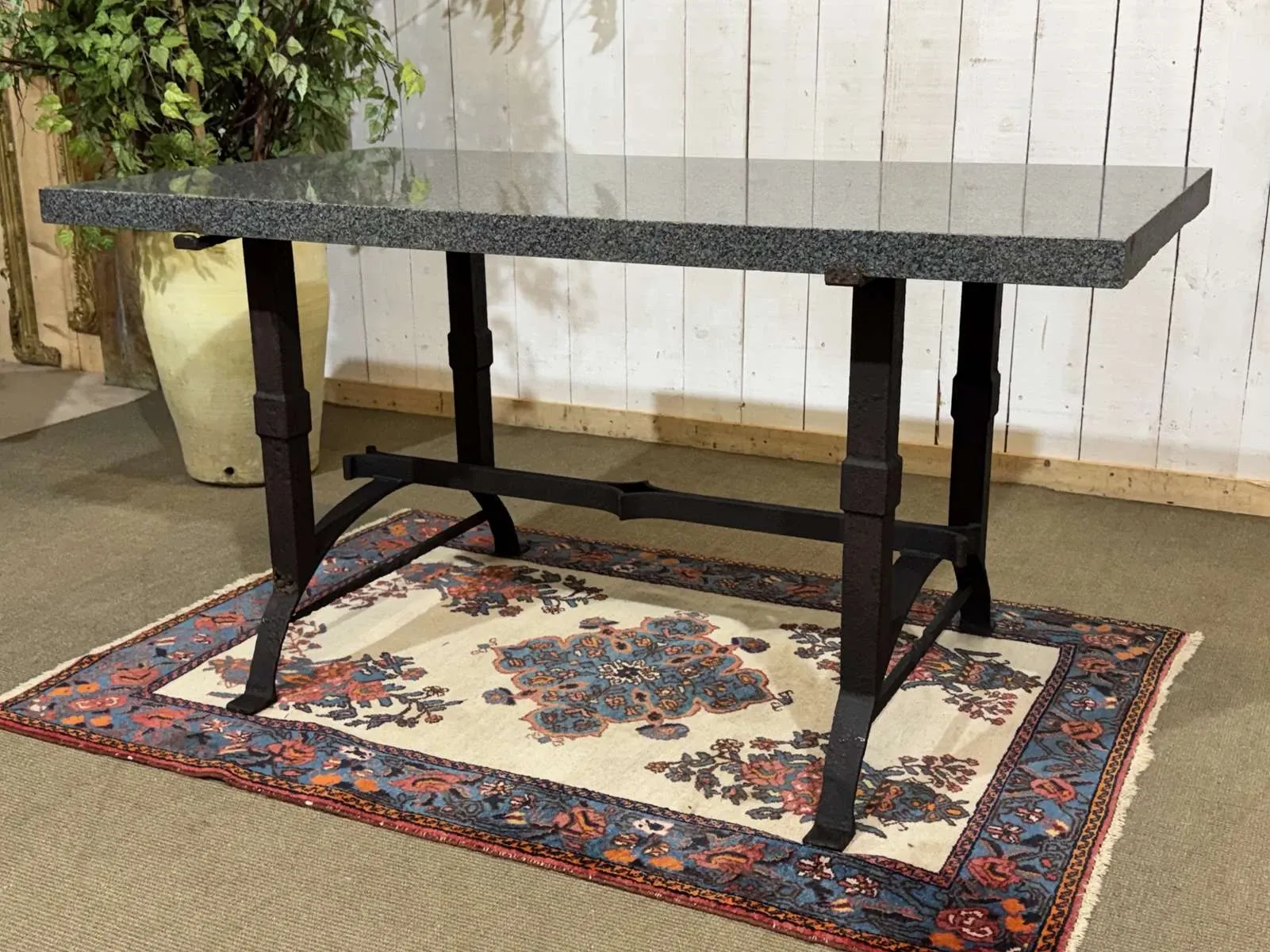 Table en marbre et piétement fonte