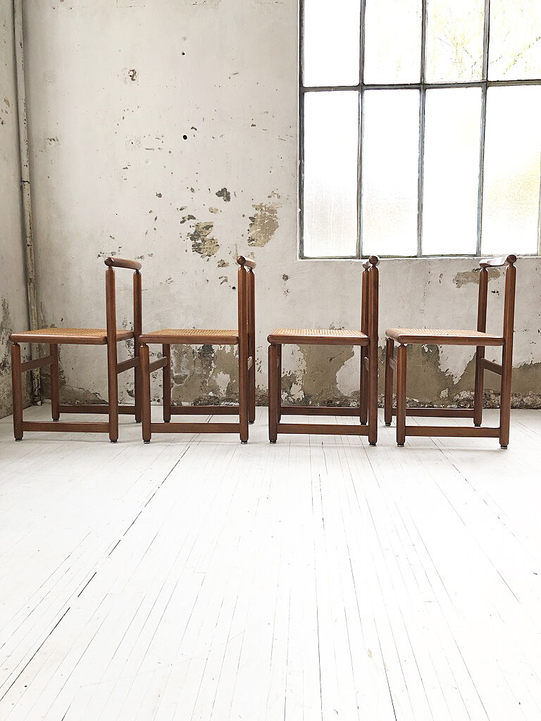 Lot de 4 chaises cannées années 50