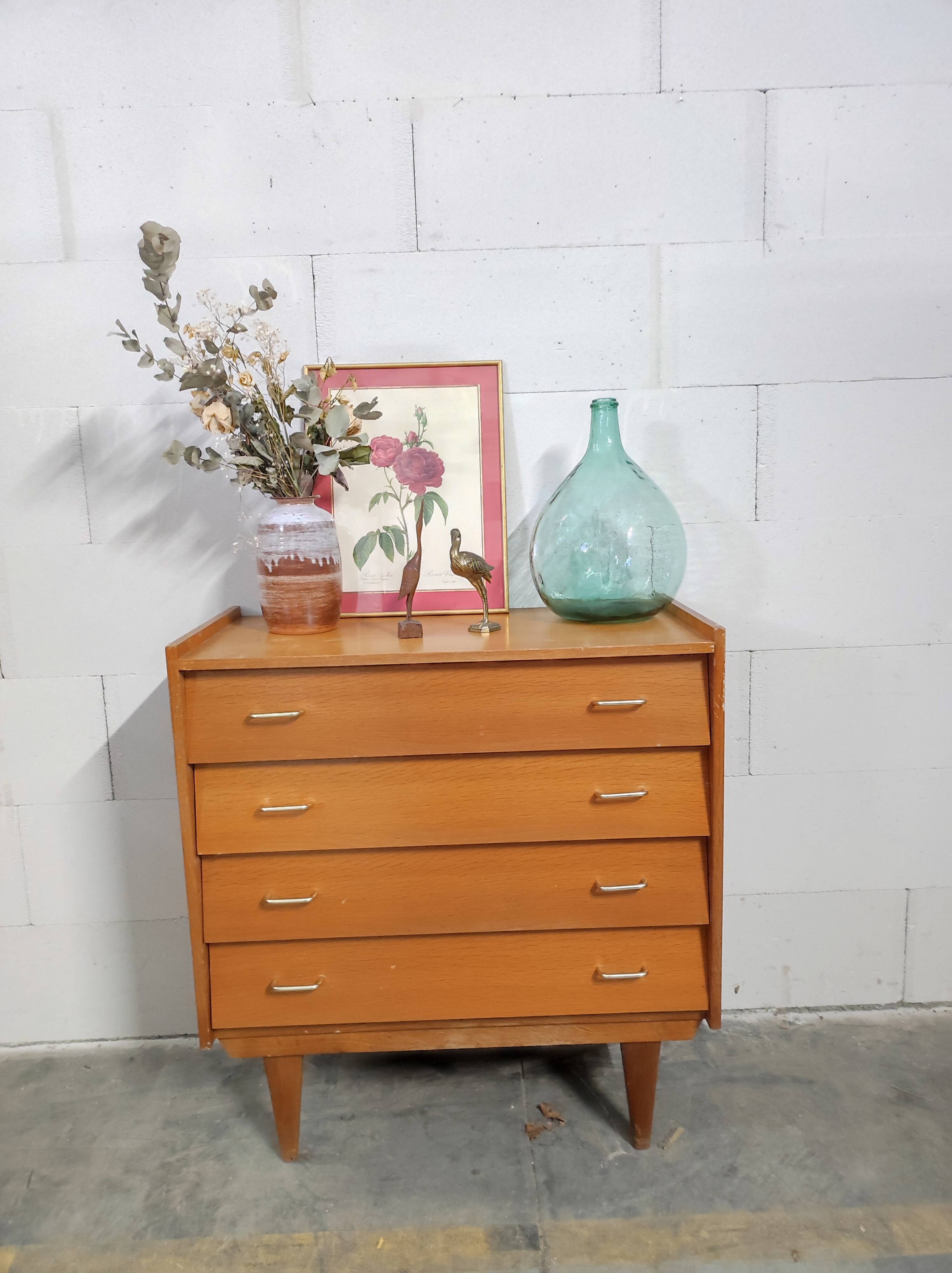 Commode vintage pieds fuseau