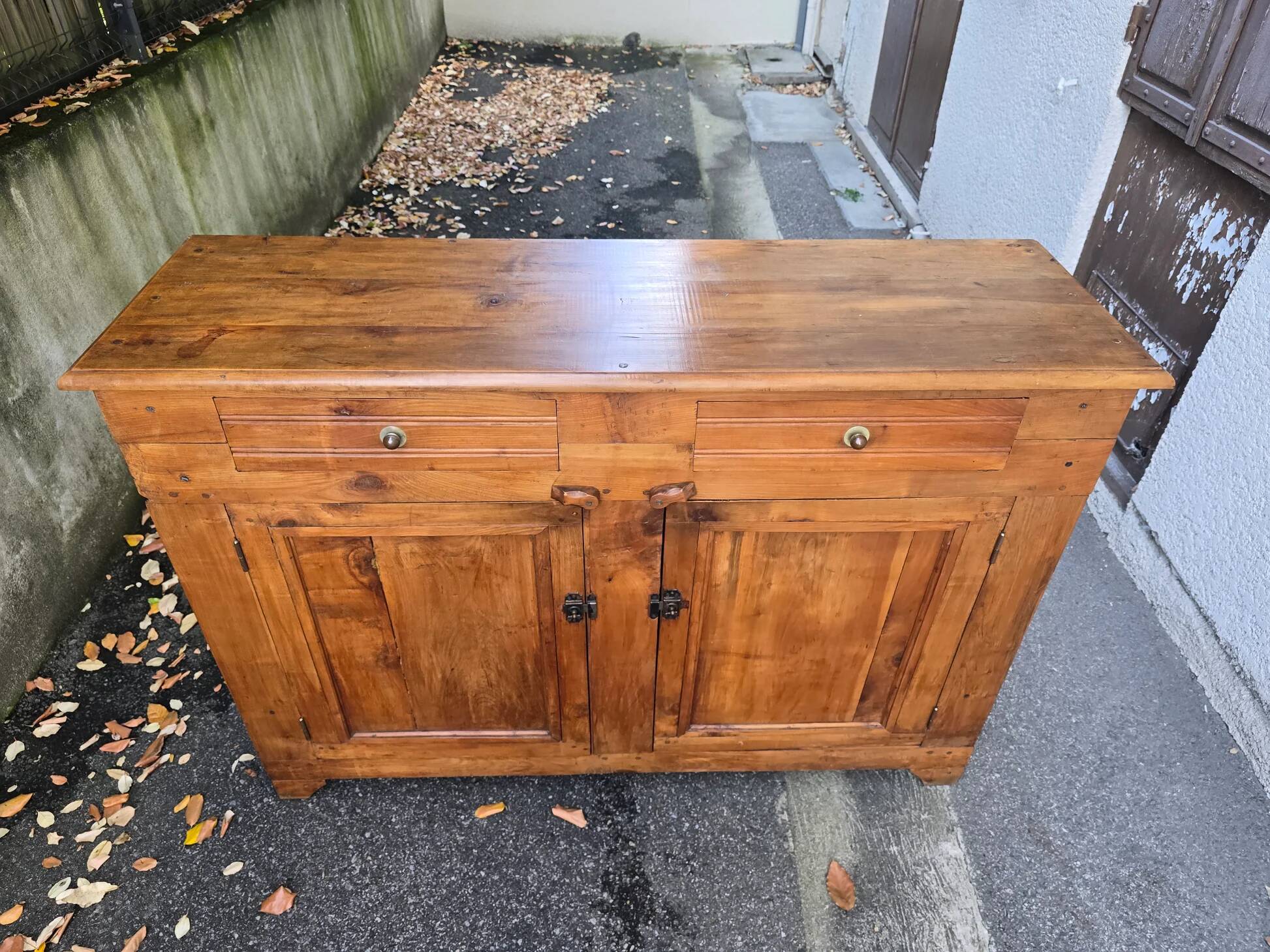 Old farmhouse sideboard in solid cherry – rustic country style