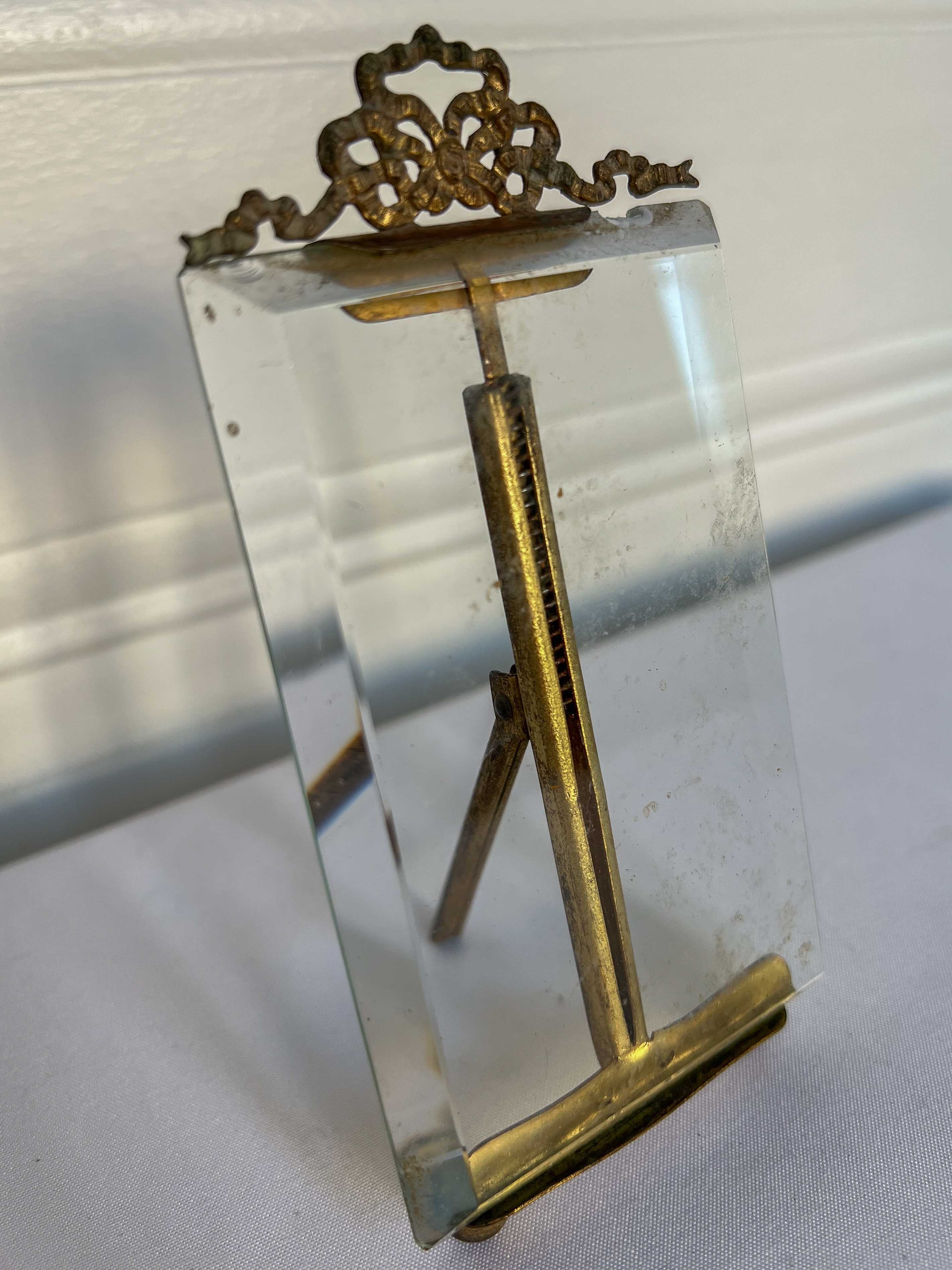 Frame in brass and beveled glass