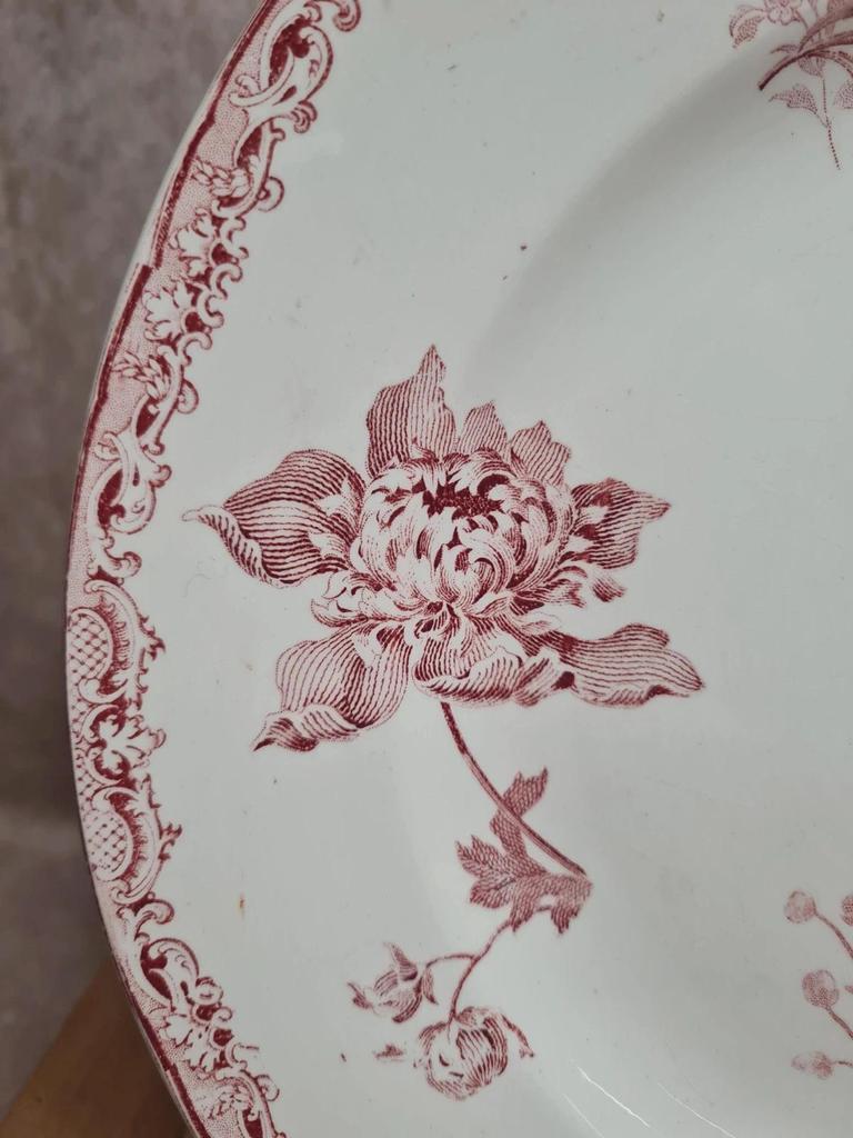 Round vintage plate Sarreguemines Fontanges red – Old ironstone