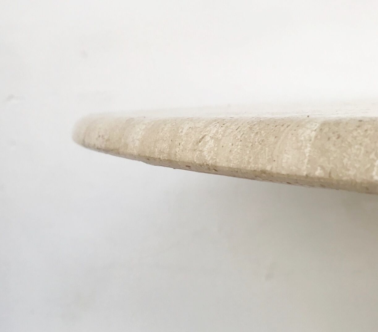 Travertine ircular dining table