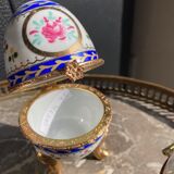 Porcelain egg on foot