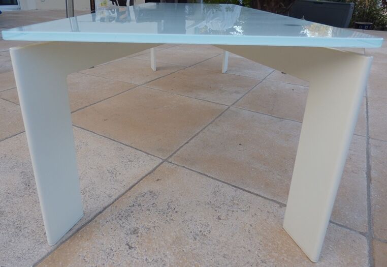 Coffee table in glass and off-white metal