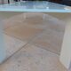Table basse en verre et métal blanc cassé