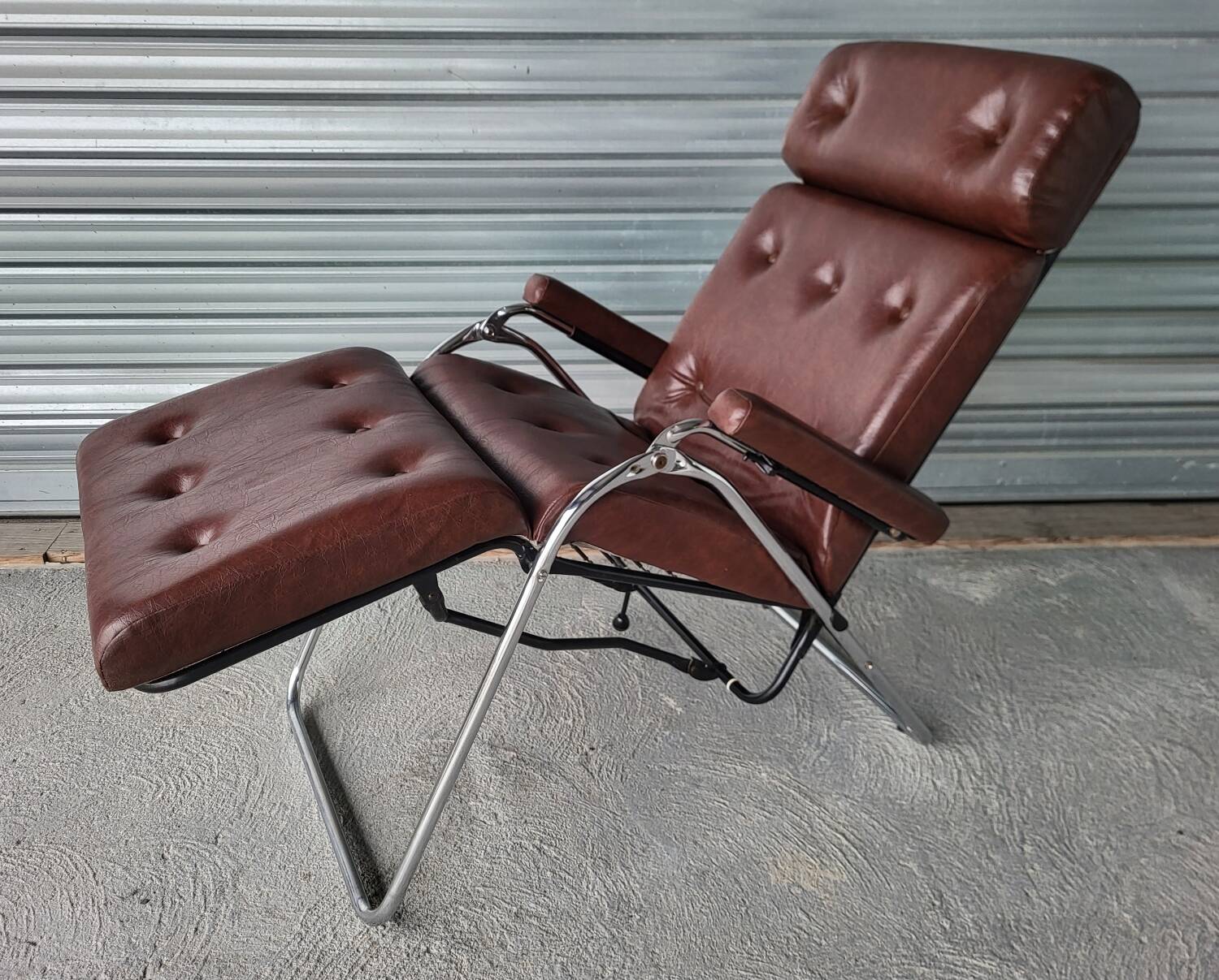 LAMA Vintage Relaxing Lounge Chair in Very Good Condition