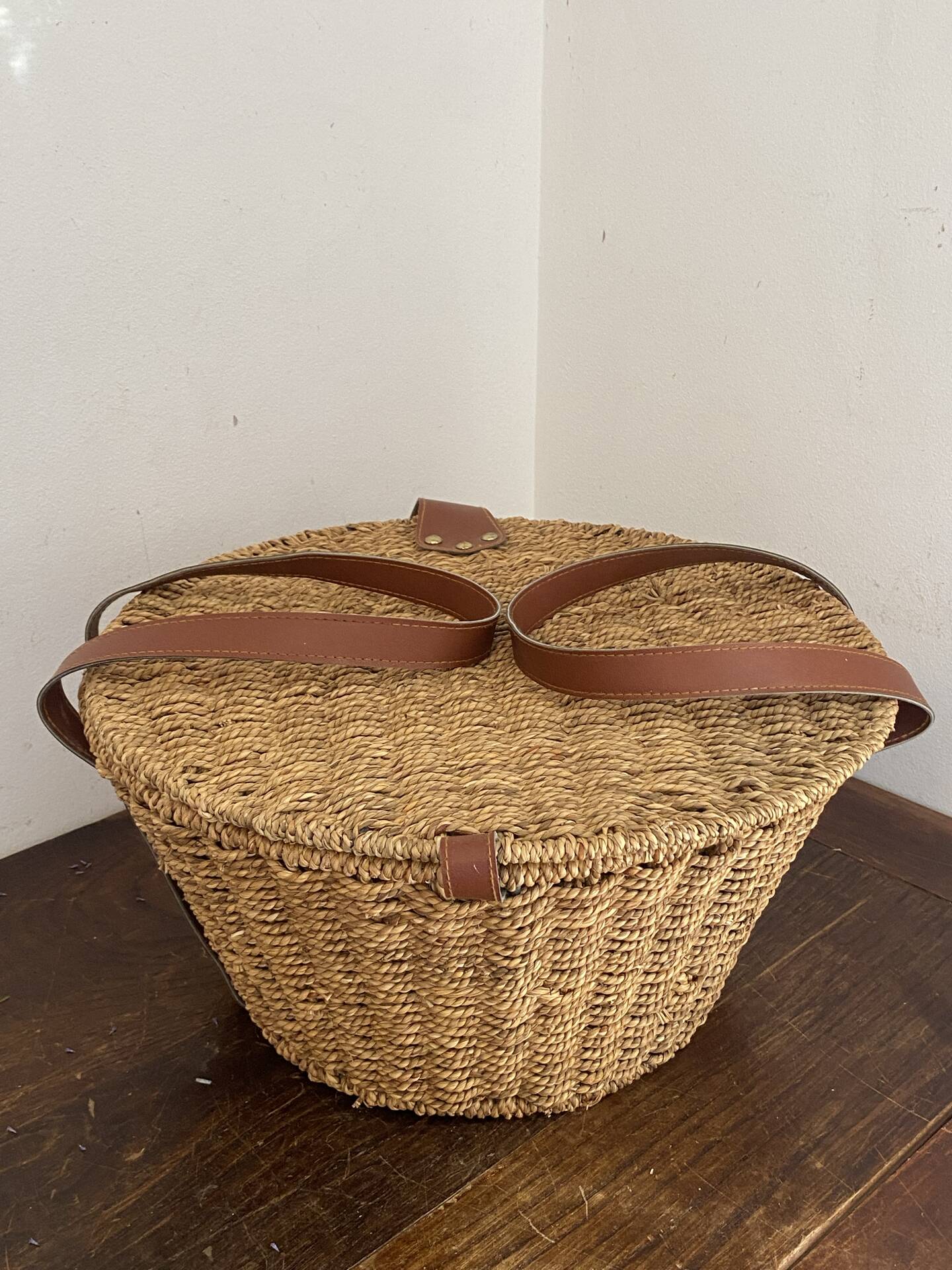Woven rope basket