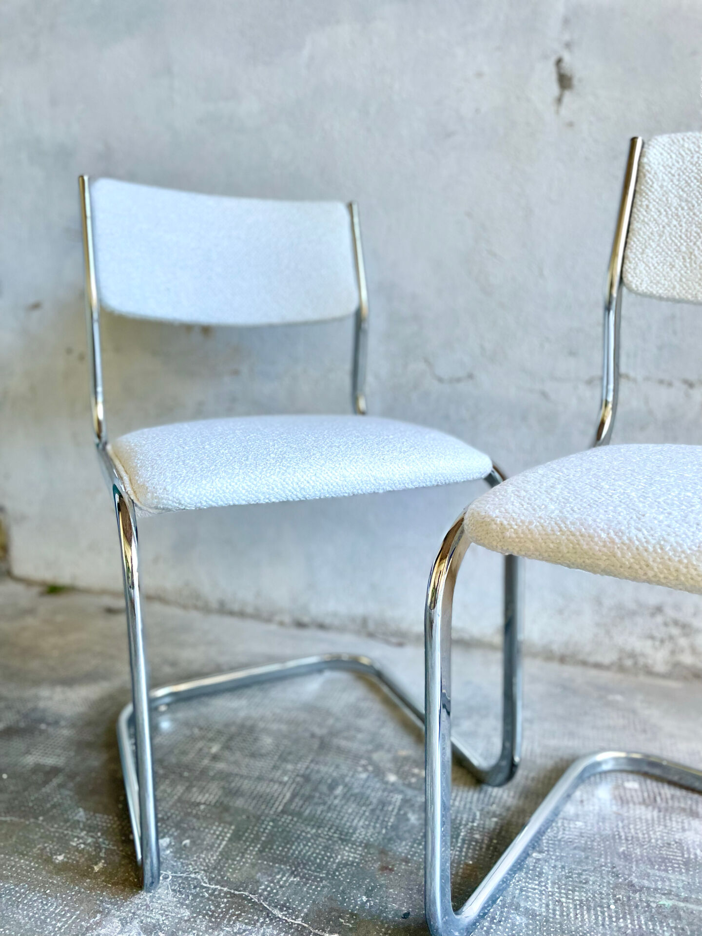 Chaises vintage cantilever - structure chrome - années 70
