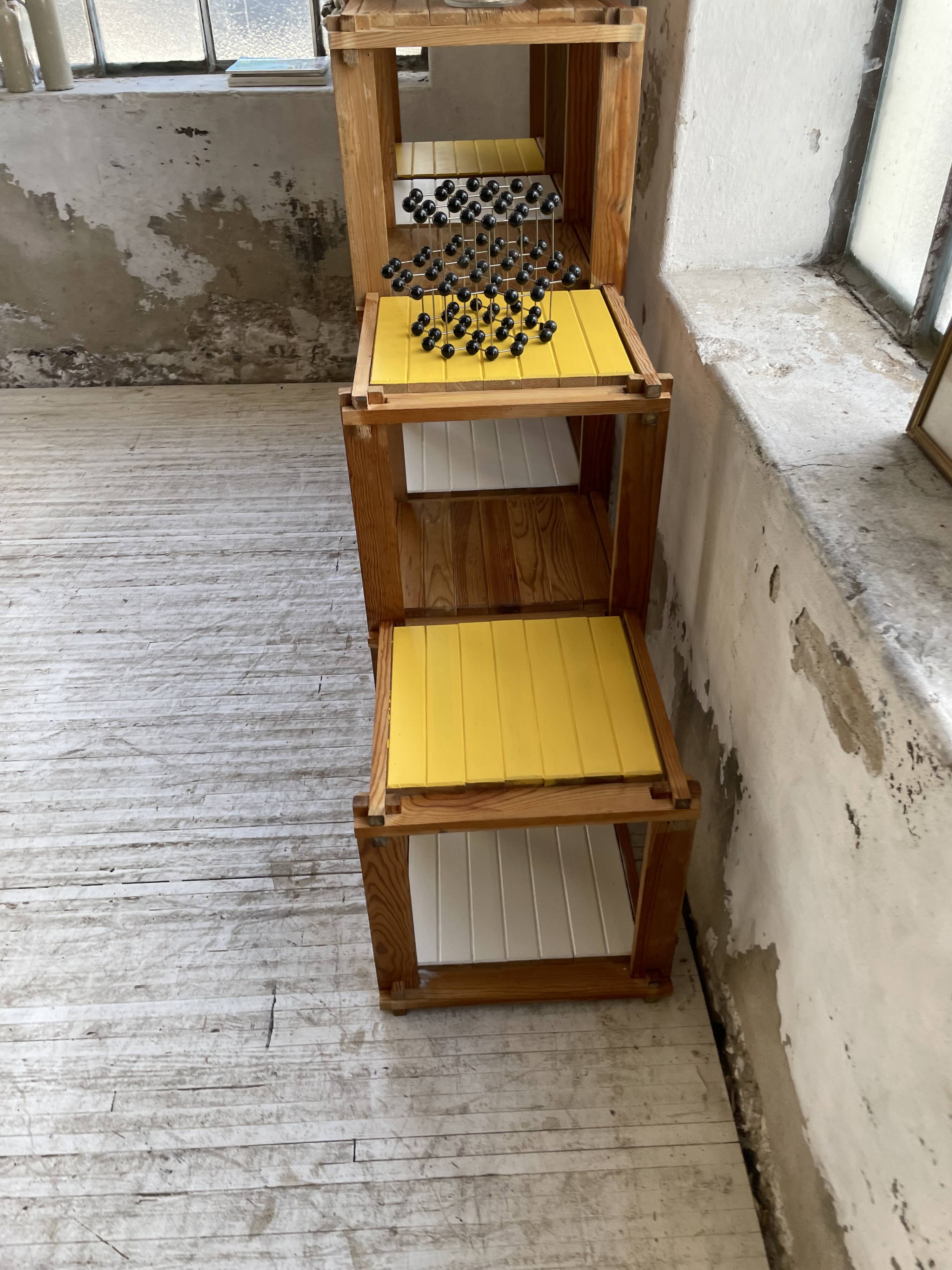 Bauhaus Maison Regain yellow white shelf