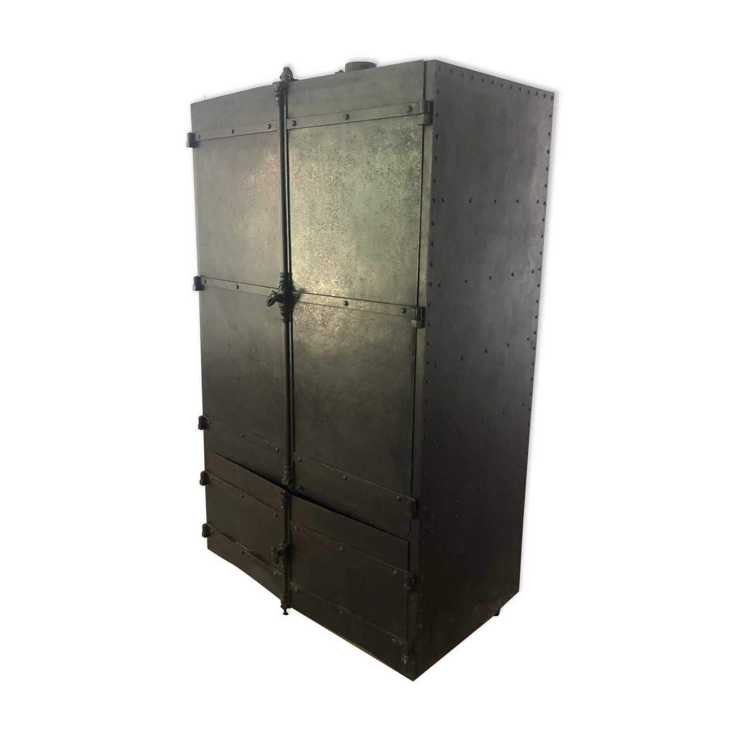 Iron cabinet
