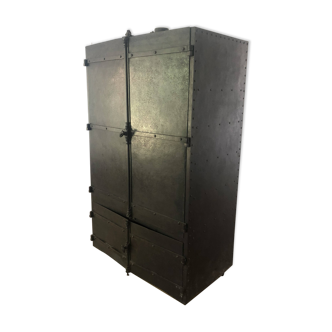 Iron cabinet