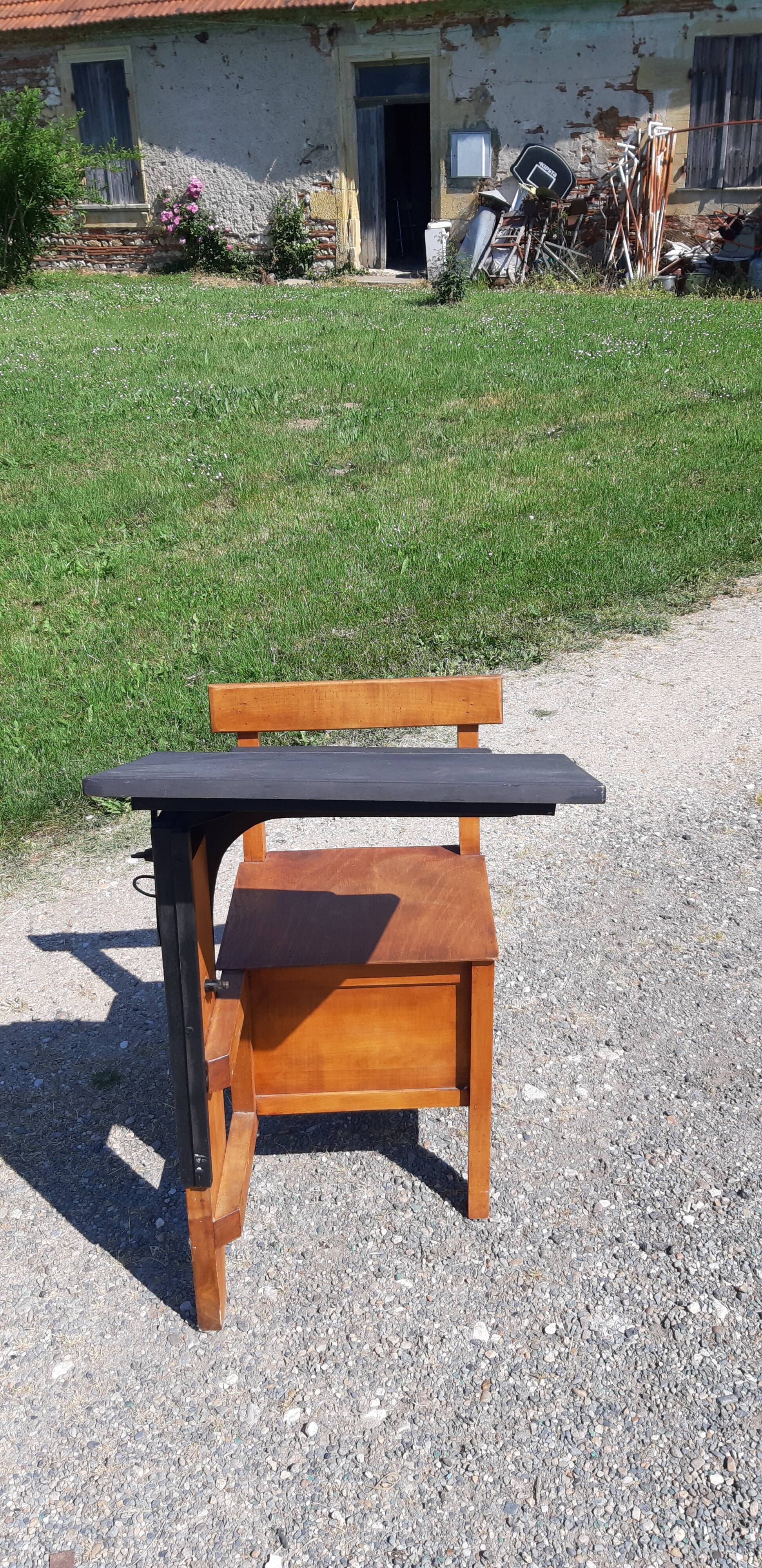 Children's desk desk