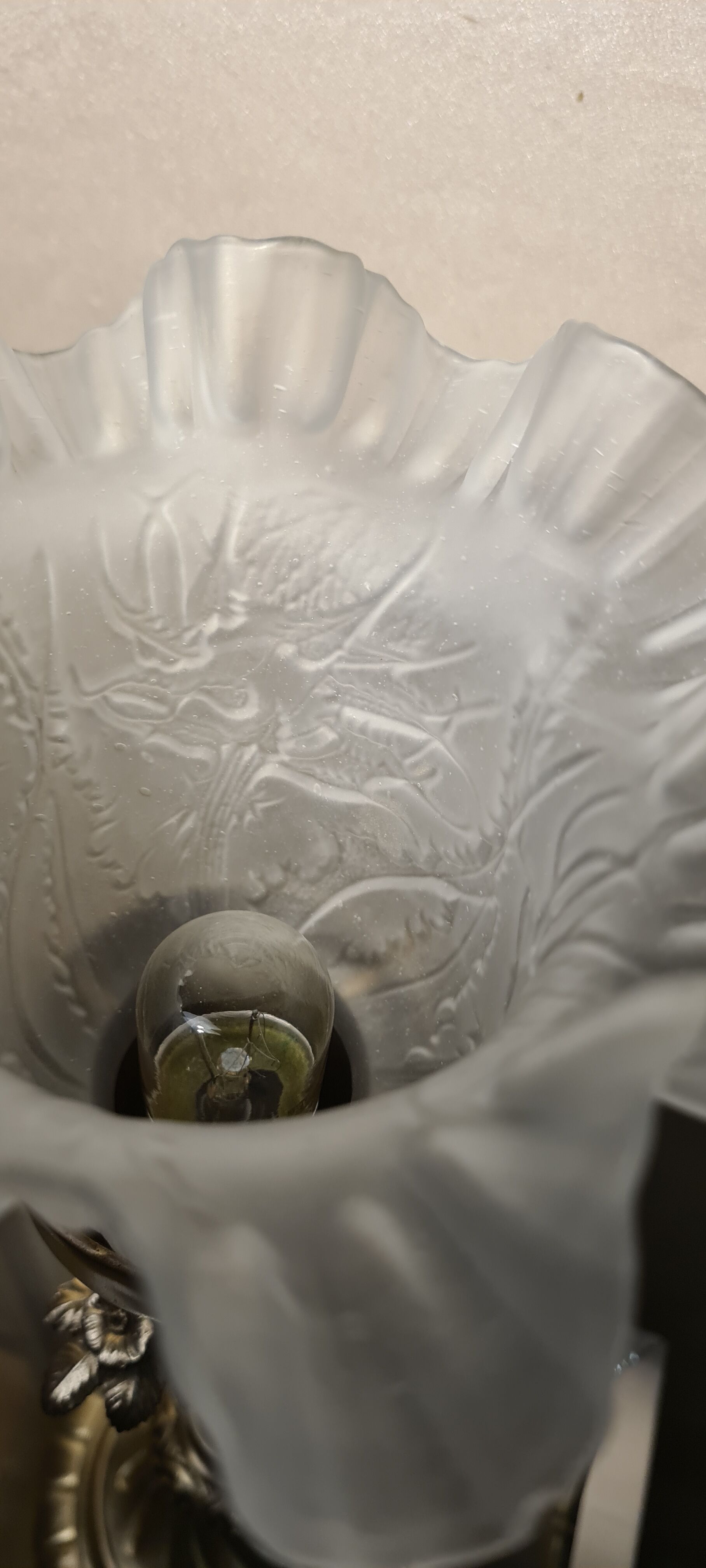 Lamp gilded bronze art nouveau, tulip blown glass with pattern