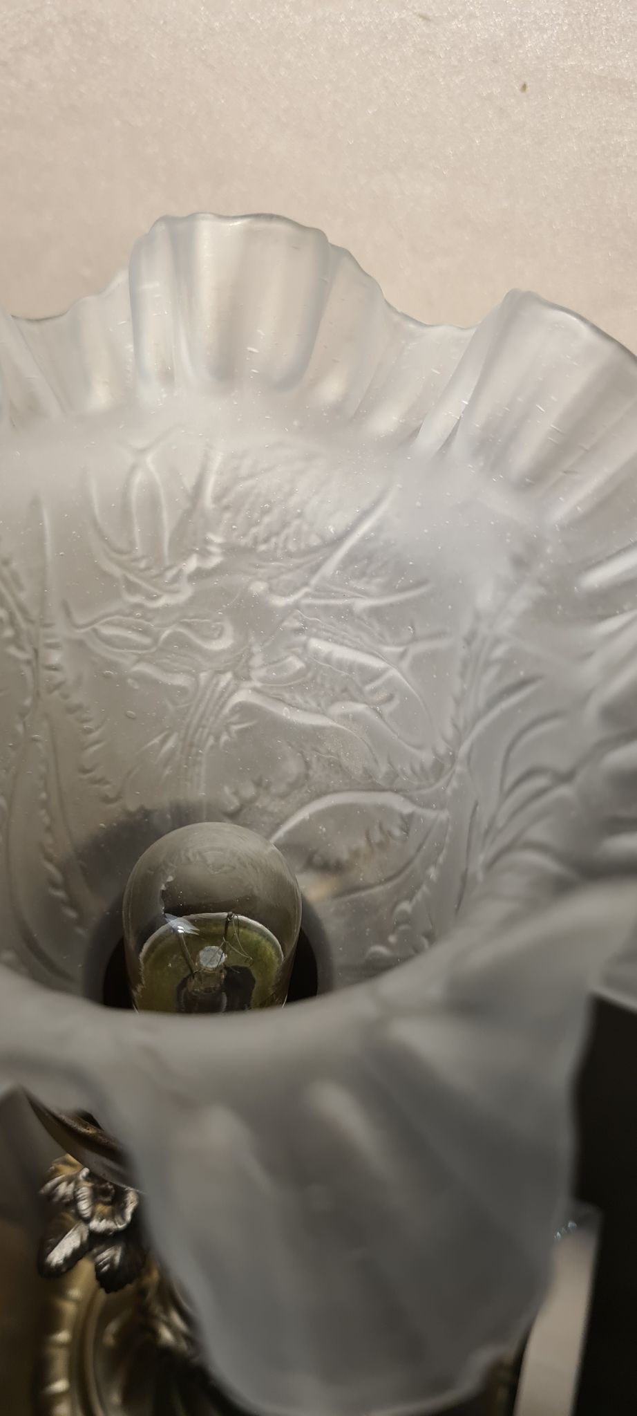 Lamp gilded bronze art nouveau, tulip blown glass with pattern