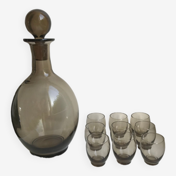 ensemble composé d'une carafe et de de 9 verres à liqueur design en verre fumé art déco années 30
