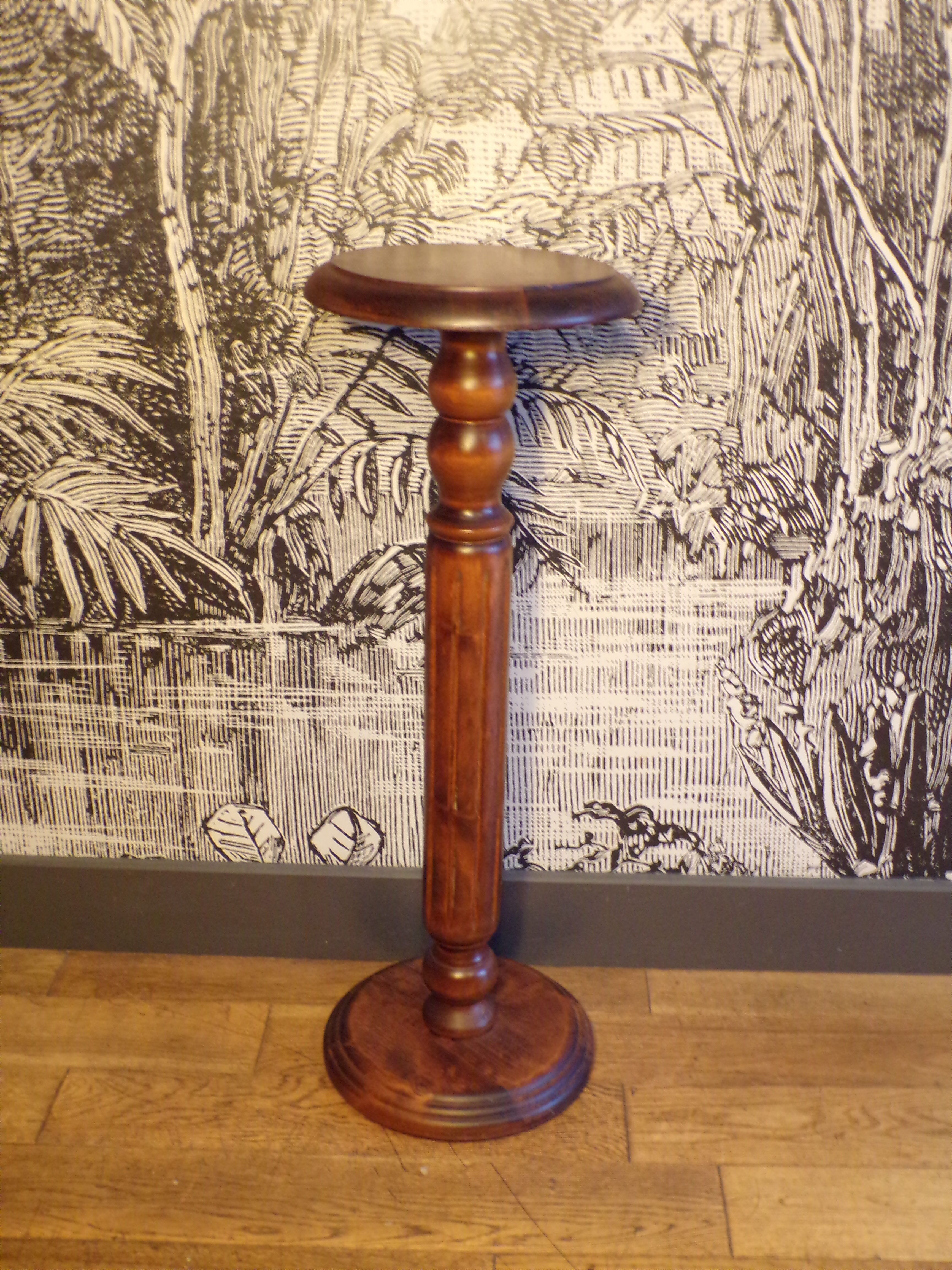 Turned wood presentation column