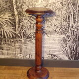 Turned wood presentation column
