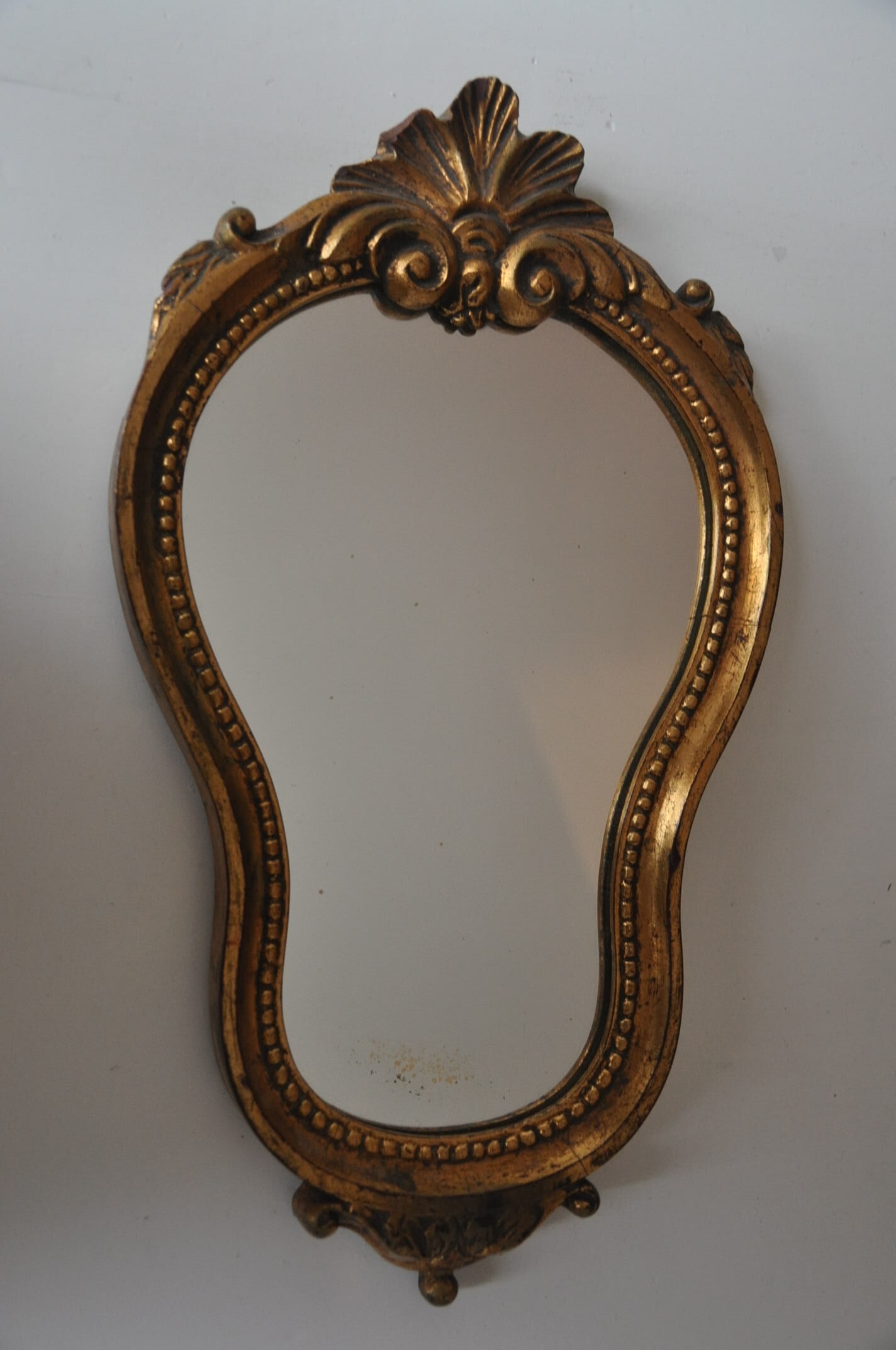 Miroir de style en bois doré vintage
